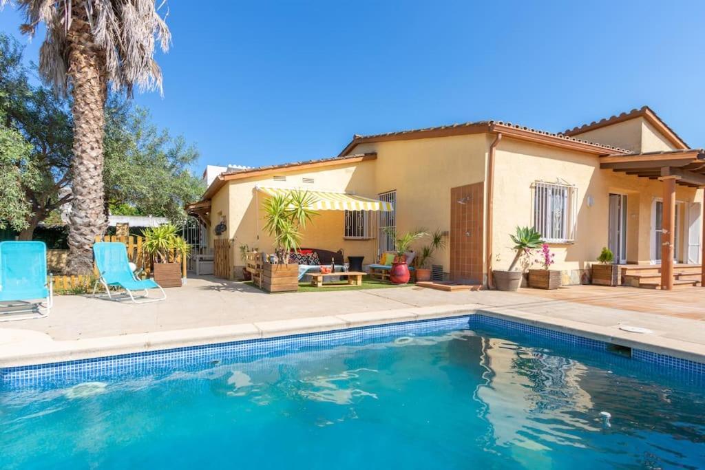 S46-Casa De Vacaciones Climatizada Con Piscina, En El Centro Junto Al Mar, Barbacoa Y Wiifi Empuriabrava Eksteriør billede