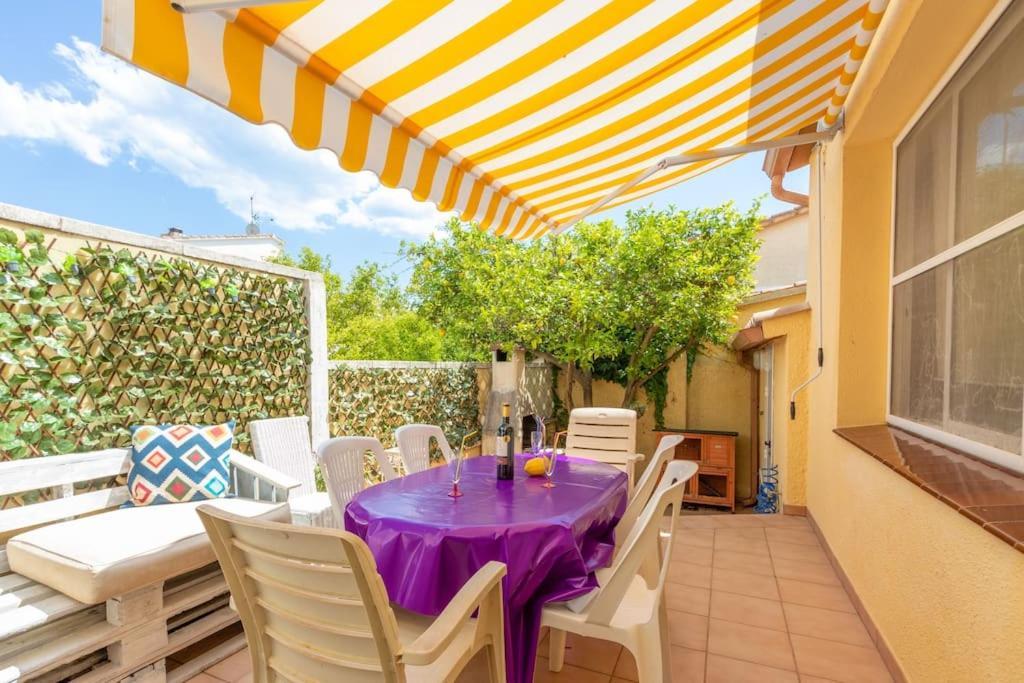 S46-Casa De Vacaciones Climatizada Con Piscina, En El Centro Junto Al Mar, Barbacoa Y Wiifi Empuriabrava Eksteriør billede