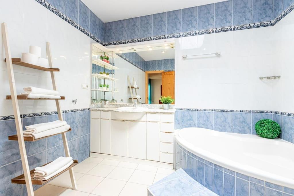 S46-Casa De Vacaciones Climatizada Con Piscina, En El Centro Junto Al Mar, Barbacoa Y Wiifi Empuriabrava Eksteriør billede
