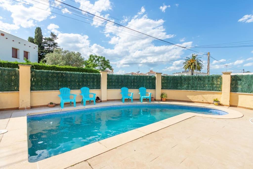 S46-Casa De Vacaciones Climatizada Con Piscina, En El Centro Junto Al Mar, Barbacoa Y Wiifi Empuriabrava Eksteriør billede