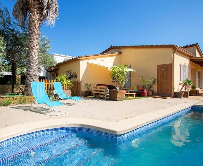 S46-Casa De Vacaciones Climatizada Con Piscina, En El Centro Junto Al Mar, Barbacoa Y Wiifi Empuriabrava Eksteriør billede
