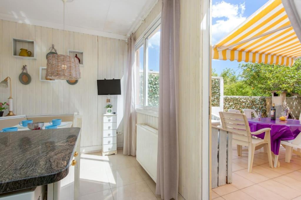 S46-Casa De Vacaciones Climatizada Con Piscina, En El Centro Junto Al Mar, Barbacoa Y Wiifi Empuriabrava Eksteriør billede