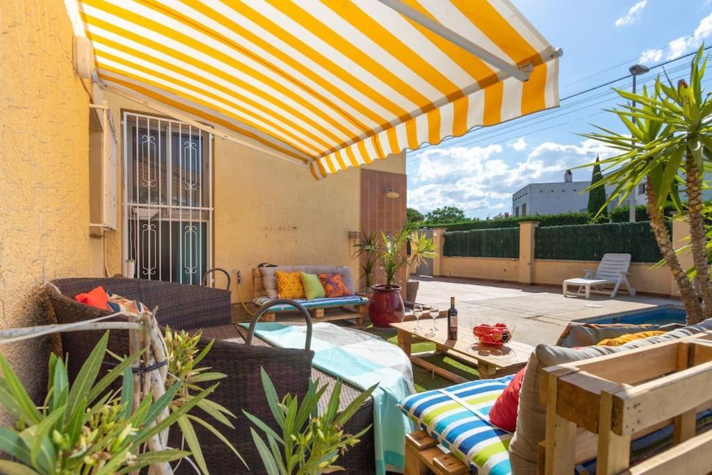 S46-Casa De Vacaciones Climatizada Con Piscina, En El Centro Junto Al Mar, Barbacoa Y Wiifi Empuriabrava Eksteriør billede