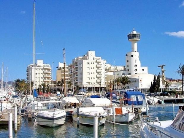 S46-Casa De Vacaciones Climatizada Con Piscina, En El Centro Junto Al Mar, Barbacoa Y Wiifi Empuriabrava Eksteriør billede